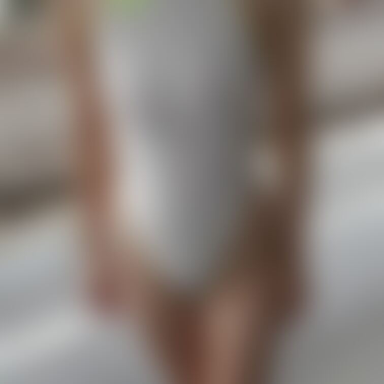 濡れてもいないのに白いスケスケの競泳水着を着てお散歩です♡シリーズその１

まったくけしからん生地ですね