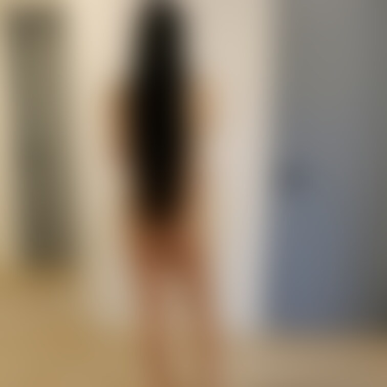 みずきさん。豪邸全裸パーティーの時の罰ゲーム写真撮影です。こうしてみると標本みたいですね。さて、みずきさんの新展開。なん