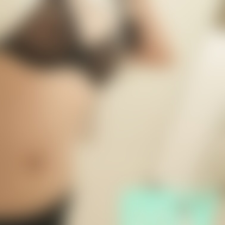 個室外で撮りたくなっちゃった。乳首触って欲しいな♥