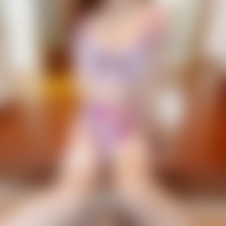 玄関でしてしまう人妻