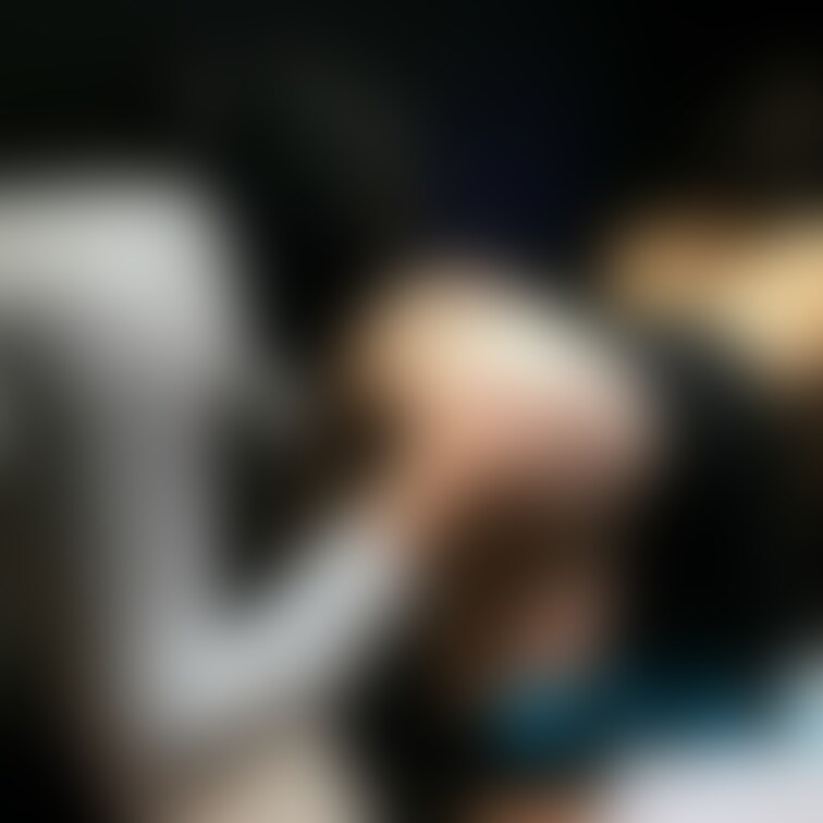 今度は四つん這いのまま、逆になりおまんこまで舐められてしまいます🤤

こちらの動画（17分40秒の長編）は『人妻M💕