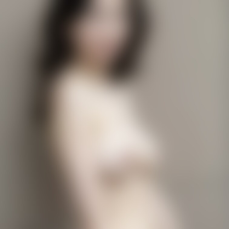 色っぽい熟女 その8
Voluptuous mature woman part8

ヌードです。
She is 