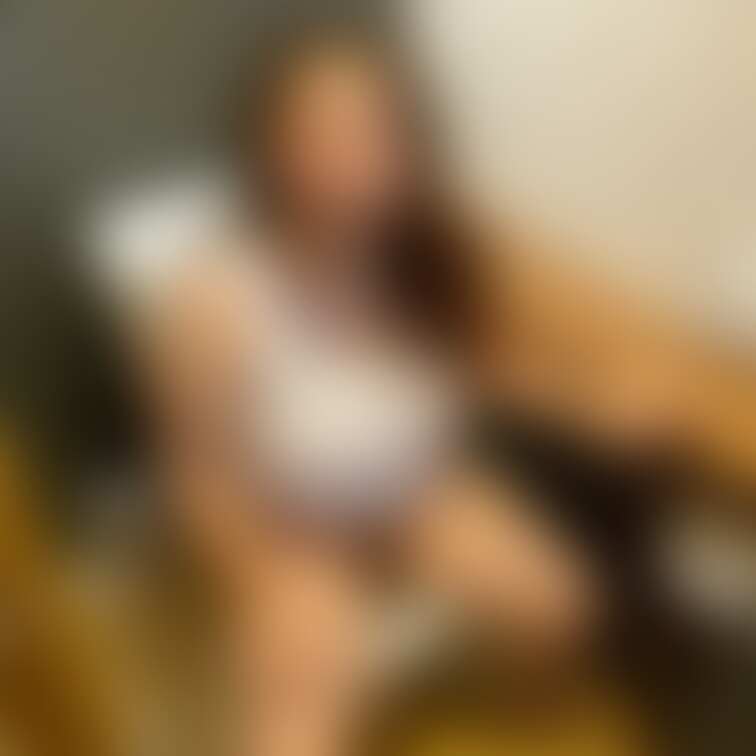 トレイに入っていたら急に扉が開いたので、きょとんとした顔をしています。

このあと壁に手を付けてお尻を突き出した状態