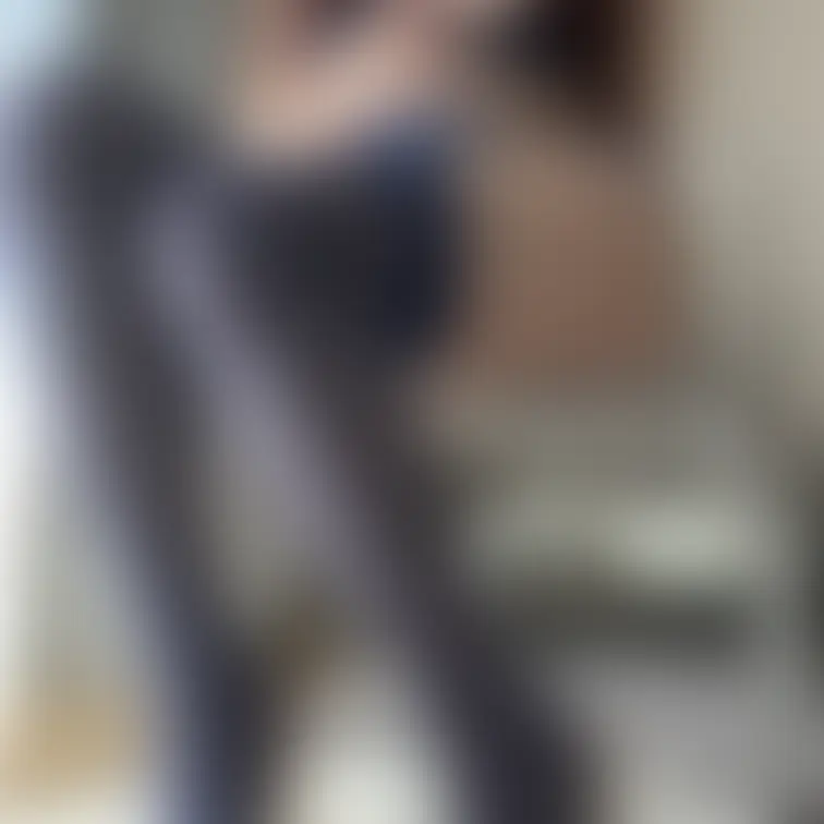 おっぱい出してM男君に向かって誘惑❤️
ピンヒール、見上げてる感じなど楽しめます❤️