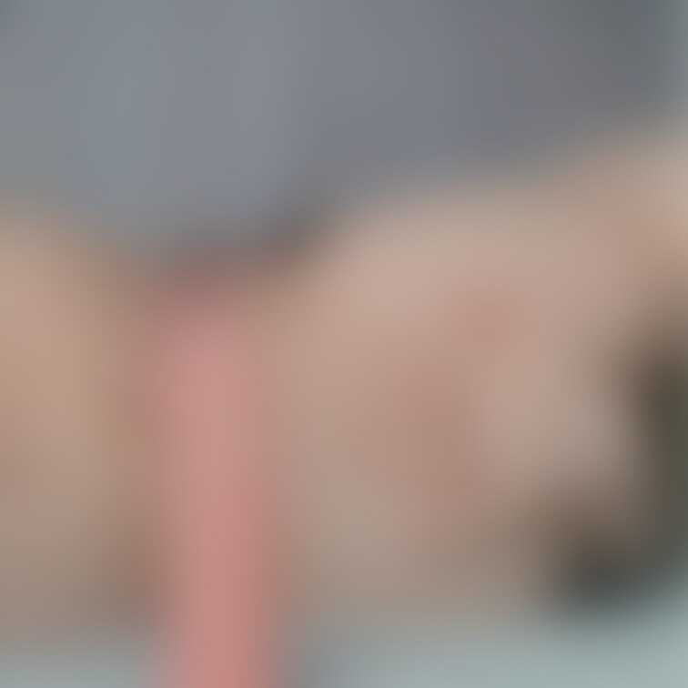 撮影中ディルド倒れて丸見えになった写真😚
1「ディルドで隠れてるしへーきへーき❤️」
2  「やば、丸見え！まあいい