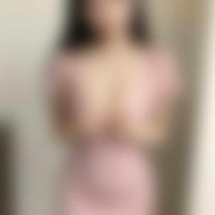 9/23（月）
今日祝日だった〜！🥺笑
この服えっちだよね？
これで外出たら大変なことになるかな？🫣