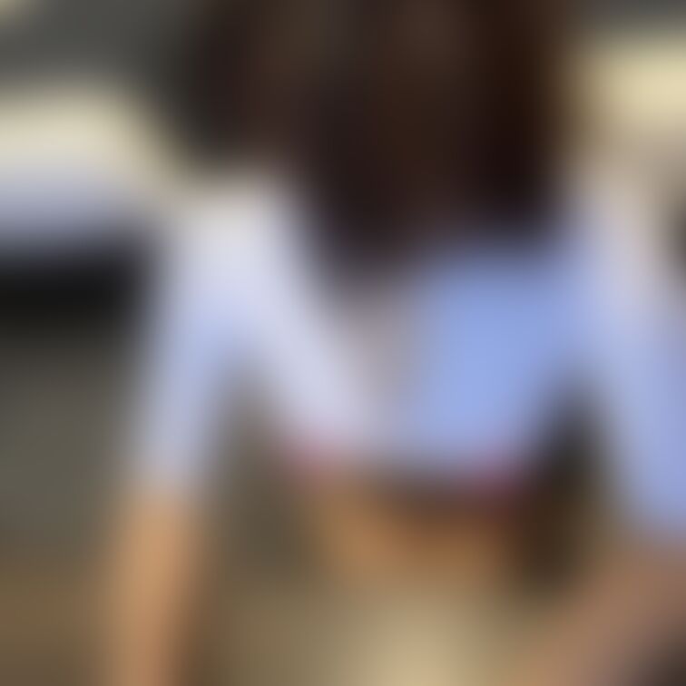 ん、、んん、、、
あぁぁ、、、乳首、、出ちゃってたぁ。。。