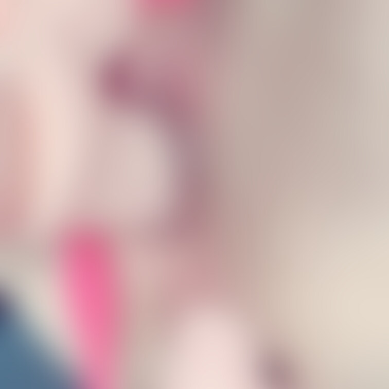 両方にディルド挿入しています。
両穴塞ぐの、すごく好きです…❣️
剥いたクリに電マ当てたら一瞬でイってしまいます