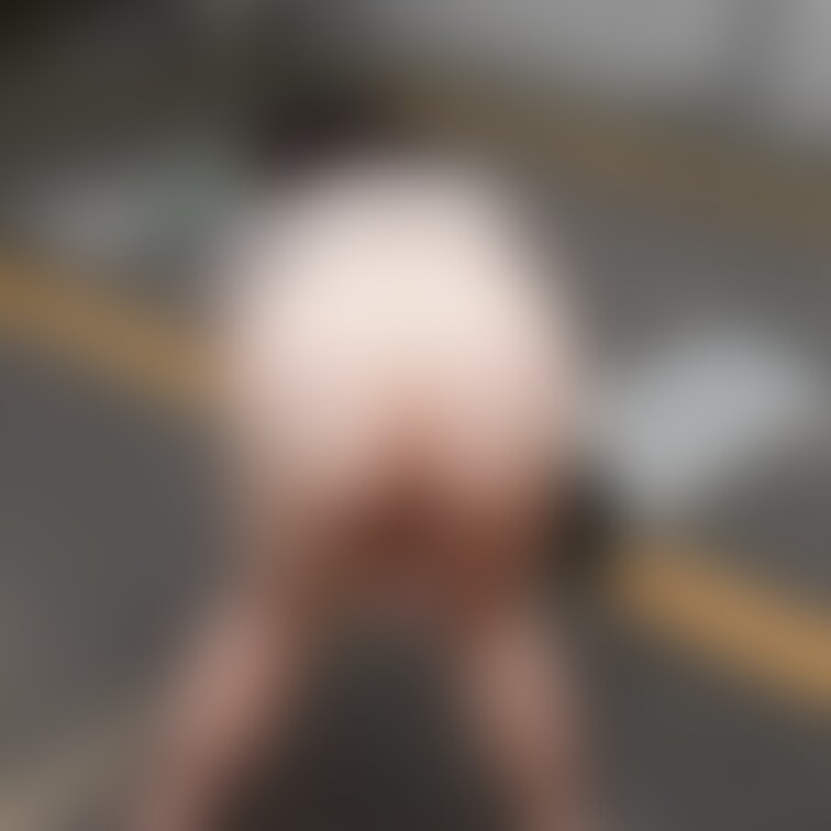 道路から丸見えの駐車場で、突き出すように言われて出しました。