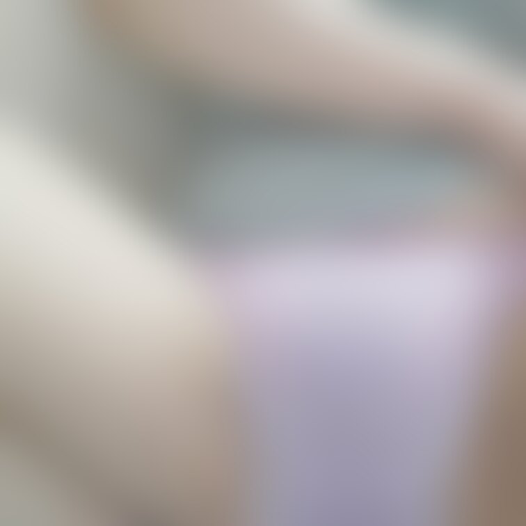 こんにちは〜😊
この体制だと、パンティー越しに陰毛が透けててえっちぃ(〃∇〃)