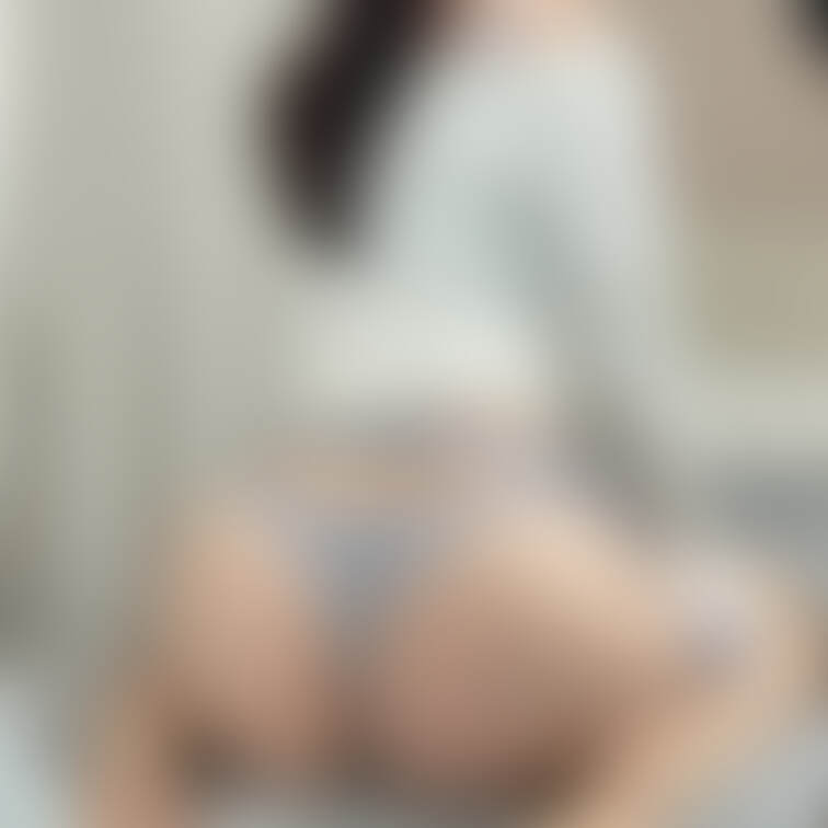 ちょこん♡ぱんつぬぎぬぎ…