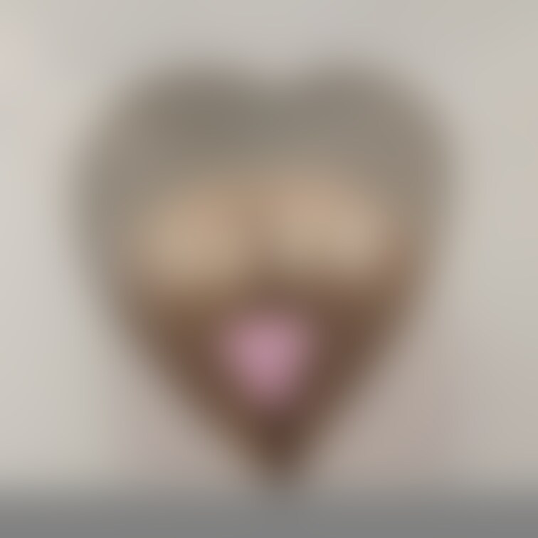 おっぱいは小さいけどお尻は大きいんだよ♡

秘密の部分見えてないことを祈ります(｡-人-｡)
