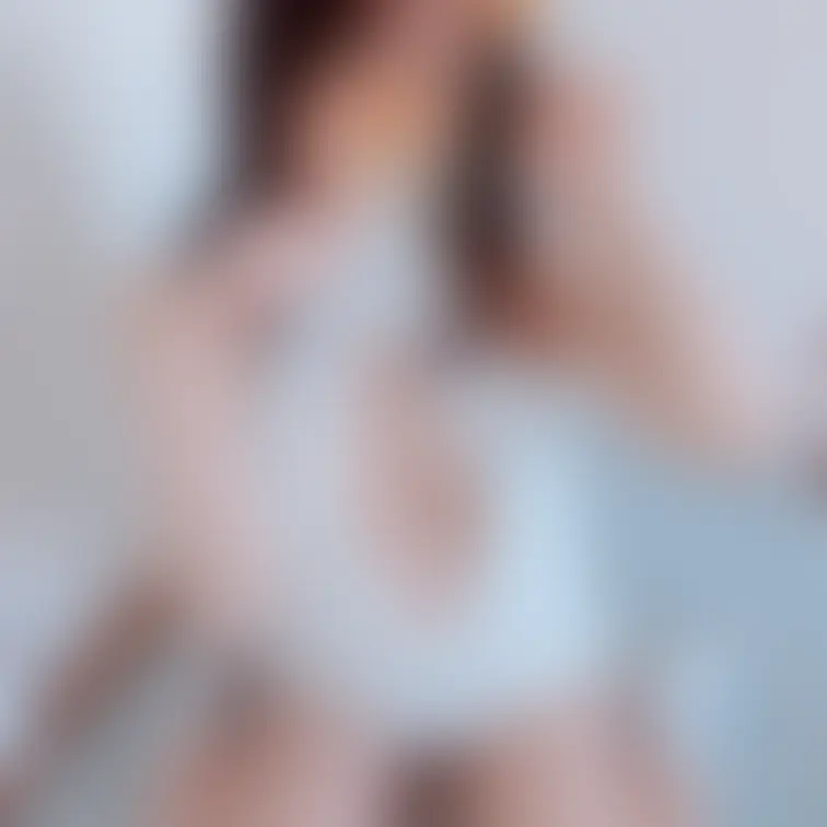 ニットのスキマから妊娠して大きくなった乳首を見せちゃう妊婦さん🤰

明日からまたお仕事&学校かな？？
みんな頑張ろ