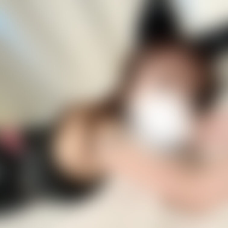 【顔出しあり】従順な猫です🐈⬛🖤