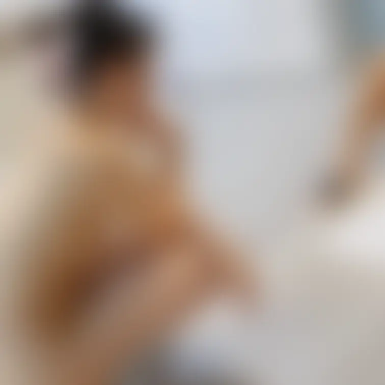 りこの全裸パーティー兼公開撮影。M字開脚する男性参加者をりこが見つめてます。視線の先には。

美乳の女友達ヌーディス