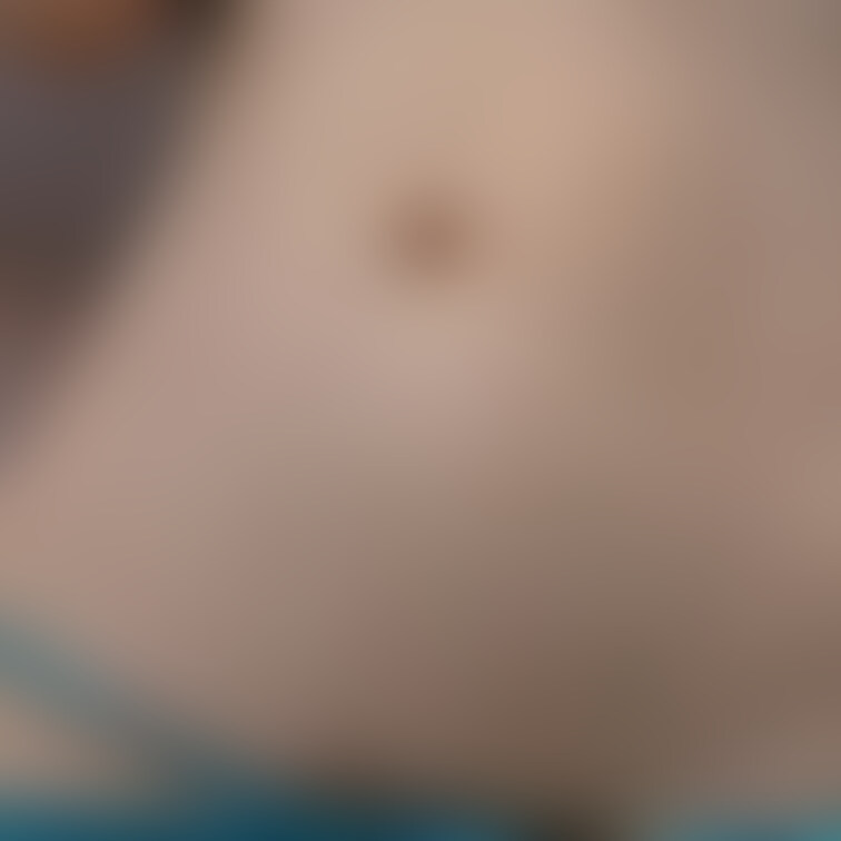 入浴前に撮った。かわいいセクシーな下着でぼくの好みです。
脱いだ画像はTwitterにあるので2つセットで見比べるとい