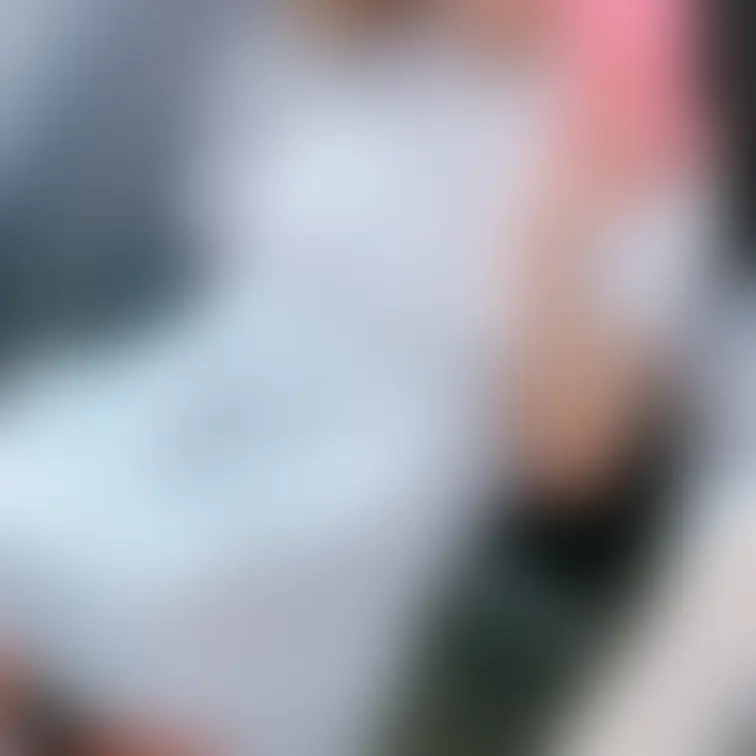 右上の「いいね」と「保存」押してから見てくれると嬉しいです🤍
ちょっとえっちなナースさん💗💉
金髪どうかな...
