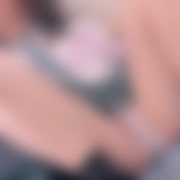 パンツ丸見えでお行儀が悪い女子学生🤭
