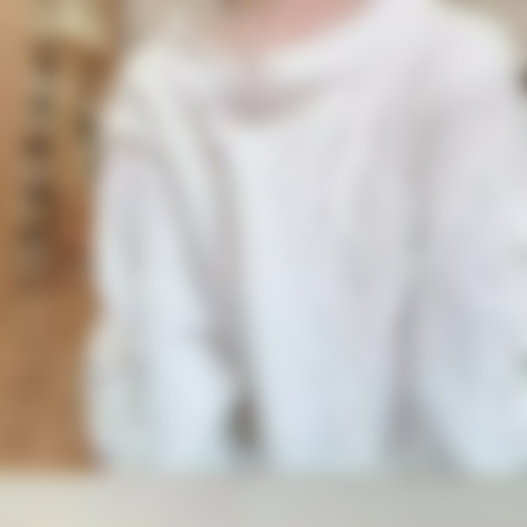 図書館で服をぬぎぬぎして最終的には裸になっちゃう動画です🤫💕2分ほどの動画です。ニットワンピの下は、のーぱんのーぶらなの