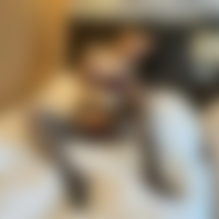 セクシーなランジェリーを身につけた挑発的に誘うYUKI
