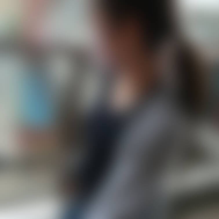 4/6に撮影したよ。ゆうちゃん外出中に生理🩸になって帰宅してパンティと靴下を脱いで洗濯槽に入れてナプキンはゴミ箱に捨てて