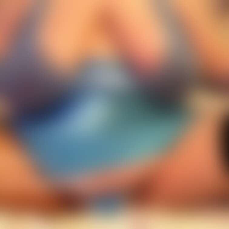 巨乳見て、今日も頑張ろう！！   
Get energy from my big boobs!   
