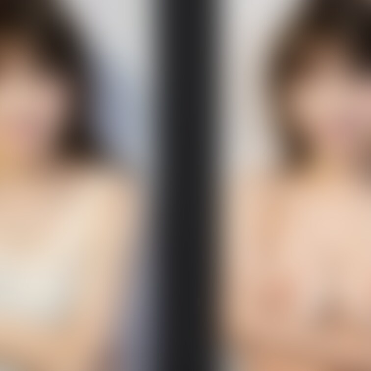 着衣と脱衣を並べた画像です。画像№319