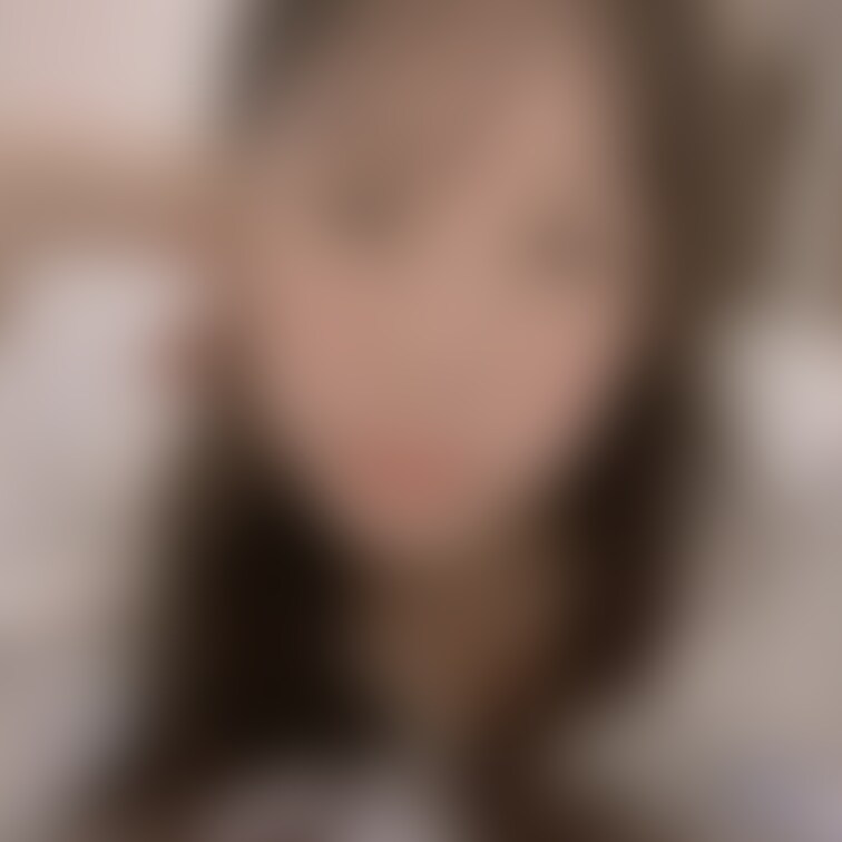 暑いからスタバでほうじ茶ラテ飲みにいったよ☺️
寝転びながら自撮りしてたら変な感じになっちゃった！
みんなどんな写真