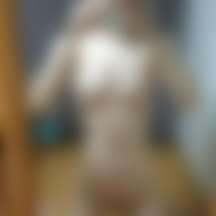 鏡越し美少女の全裸画像✨