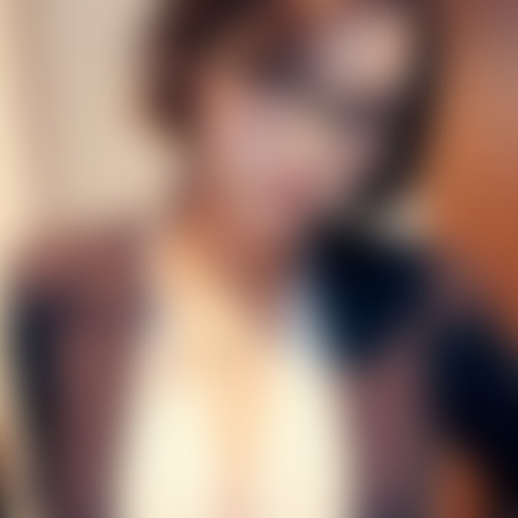 めがね女子がジャケットを着ていると、とても知的でクールですね✨
Glasses girls look so intel