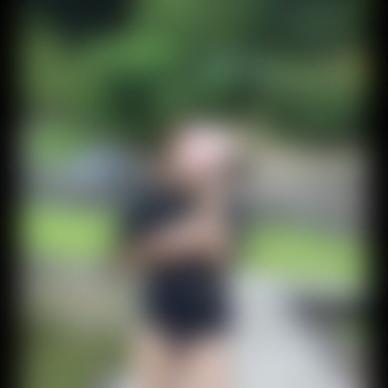 ミニスカ露出⑦
スカート脱ぎ捨てておっぱい😍

おっぱいはいつも恥ずかしそうに出します！
「おっぱい綺麗じゃない