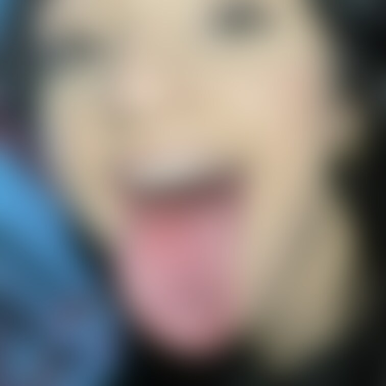 リリーの新しいフォトセット公開!👅✨ 舌フェチ必見、彼女のセクシーな舌使いがたっぷり詰まった特別な写真集💖