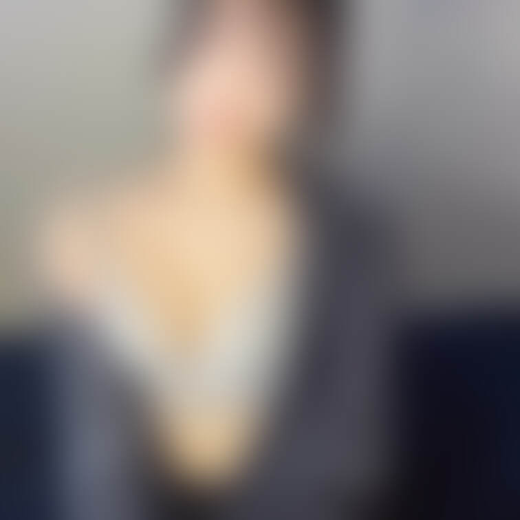ラフ着な中は……

えちえち下着❣️

肌寒いからベロア生地のラフ着を着てみました！