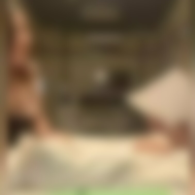 一生懸命ご奉仕しなきゃ！
と思って必死でおちんちん舐めてたのに…
おちんちん、まったくびくともしなくて
口でいかせ