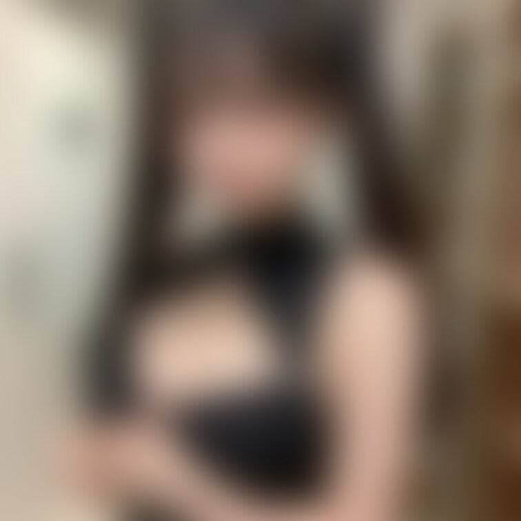 着替え中だから絶対見ちゃダメ！
でも…、あなただけには特別にricoの大きなおっぱい見せてあげてもいいかな…。
待っ