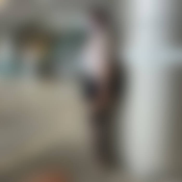 こんばんは！
街中の店内で…ちらりショット📸
今日はお休みで、ダラダラ過ごして風邪を治しました✌️
主人も私が不調