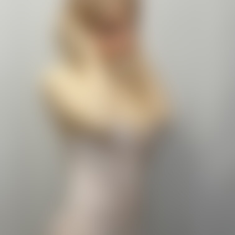 ガードルでポーズ