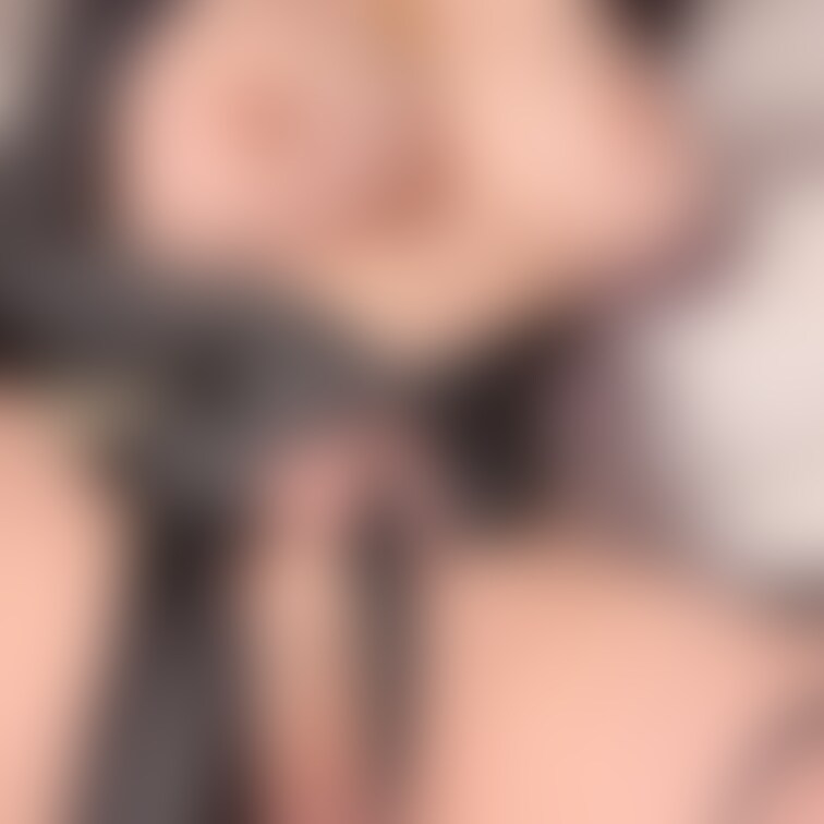 おパンツをずらしたり食い込ませたり♡