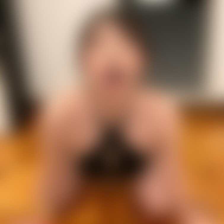 完全顔出し版 へそ出し黒ハイレグ水着ぷっぷちゃん❤️
下乳もえちだし、舌出し顔もえちです🥰