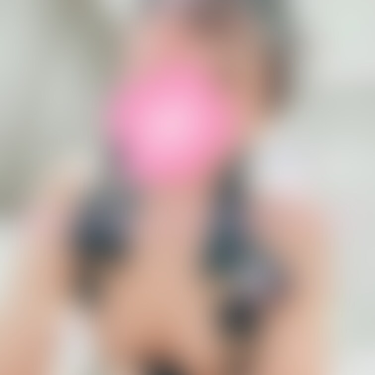 キスをせがんで
上に来たるーちゃん︎︎︎☺︎
おっぱいver

キスしながらおっぱい揉まれるのが好きなるーちゃん