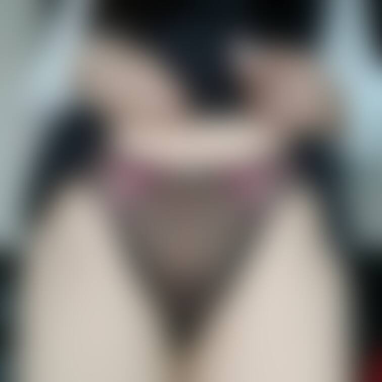 こんばんは♥
なんだかムラムラな日はエッチなパンティー履いちゃいます☺
スジ見てね♥