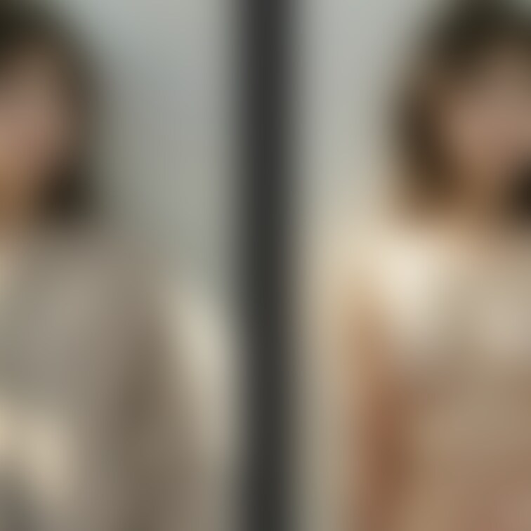 着衣と脱衣を並べた画像です。画像№942