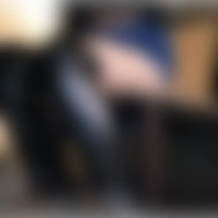 【盗撮風｜生足ブーツ写真｜VOL.01👣】黒光りするロングブーツを脱ぐとなんと生足👣机の下からの隠しカメラ盗撮風アングル