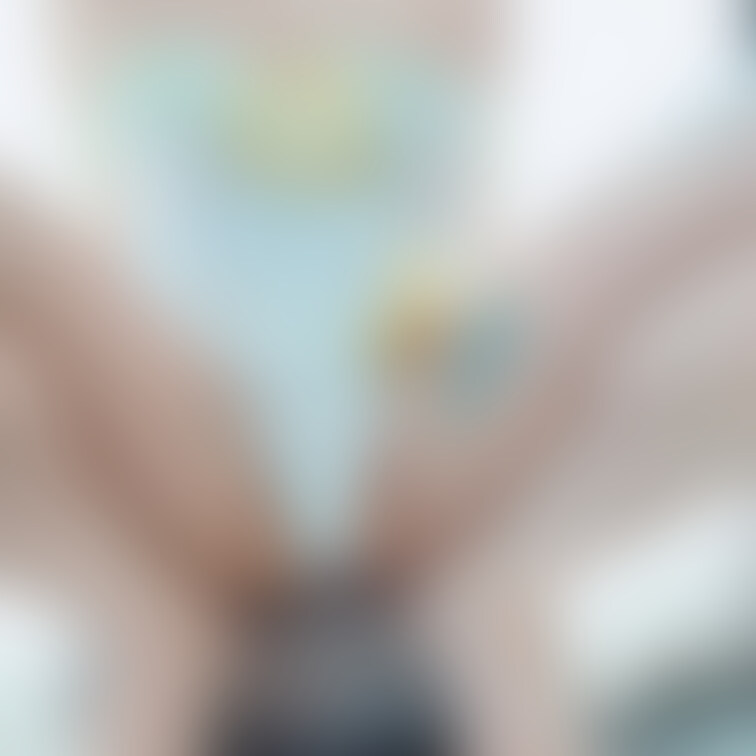 ハシタナイポーズだね