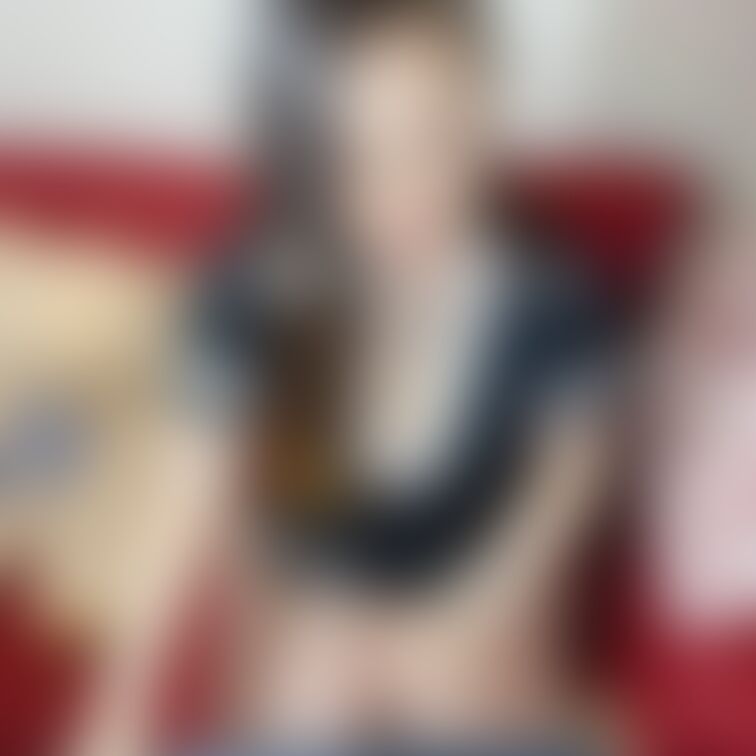 仕事中におっぱい出してって🤨

社長（旦那）に言われたら出すしかないよね？