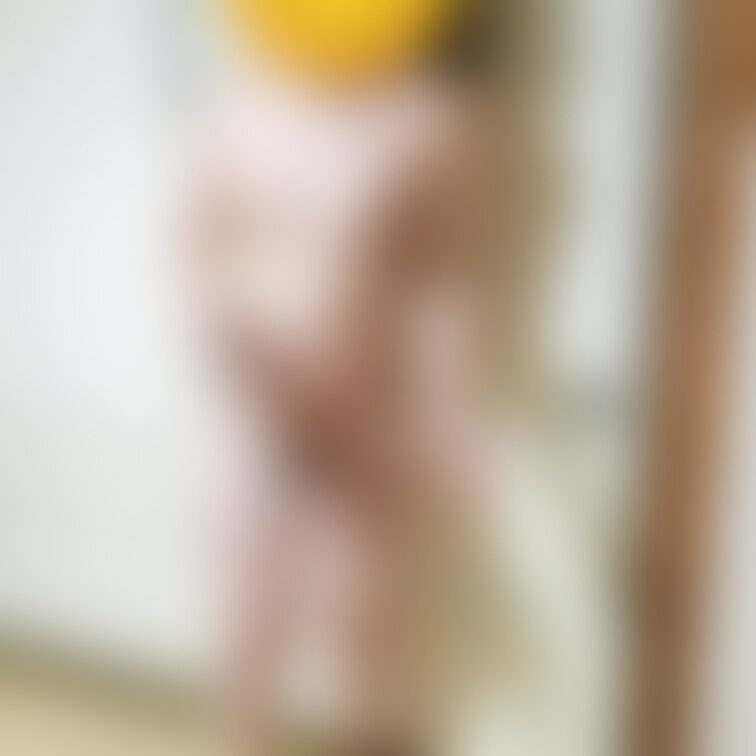 オフ会参加女性を会場で撮ってみました。オールヌードです。