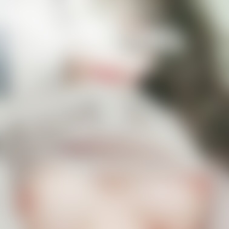 さなのおっぱいは右と左でケンカしてます…
乳首はぷっくりしていて、つんつんしてると言われます🍒
すけべそうなおっぱい