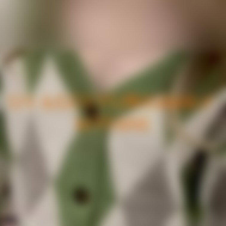 エレベーター内で