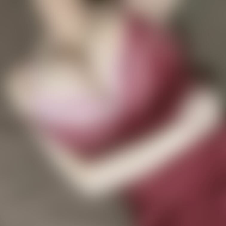 こんにちは♪
お仕事中の方が多いですかね💭
お疲れ様でございます❕
お昼休憩中にチラッともものおっぱい見て
元気