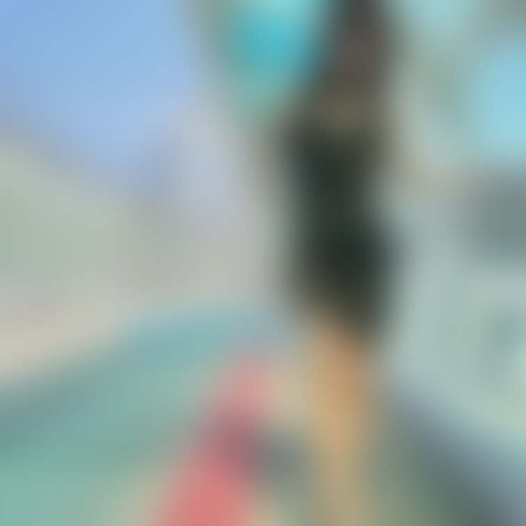 高速道路のサービスエリアで💕
こんな服は好きですか？
